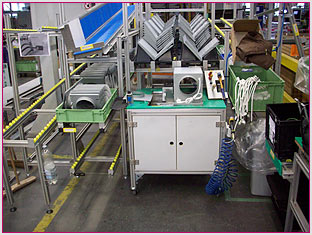 Montagearbeitsplatz mit Zuf�hrung